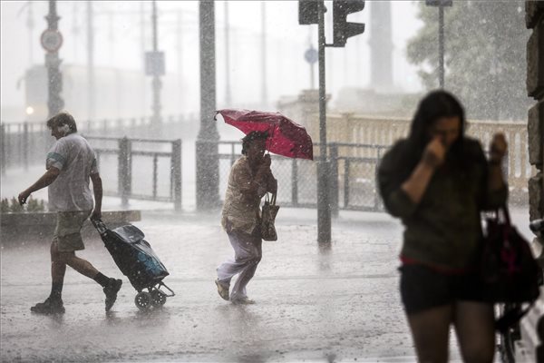 Hail strike and rainstorms in Hungary - Photos - Daily News Hungary