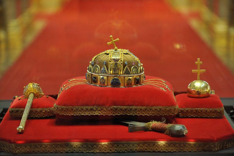 6th of January 1978 – The return of the Holy Crown to