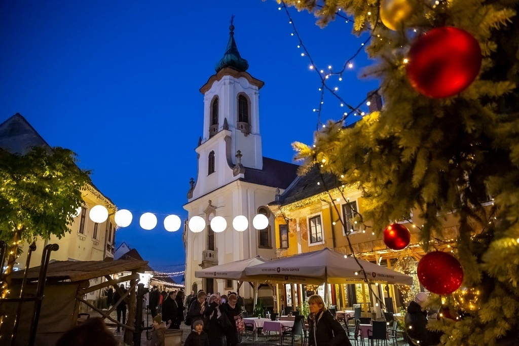 Hungary's artistic Christmas market opens soon in Szentendre Daily